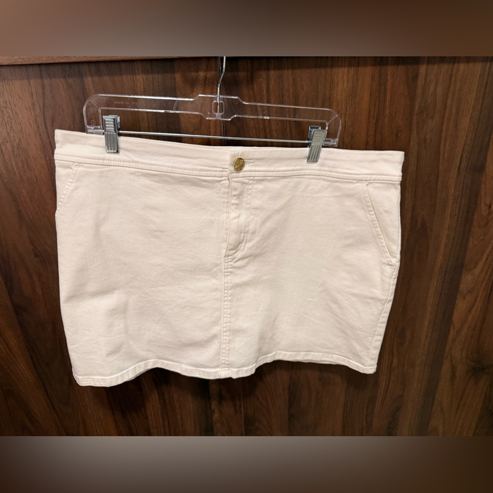 NWT Lilly Pulitzer White Colette Denim Skort, Size 16